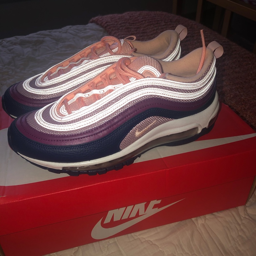 NIKE AIR MAX 97 *WORN ONCE*